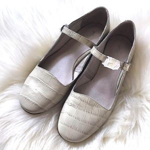 Ivory croc leather Mary Jane flat 7 NWT
